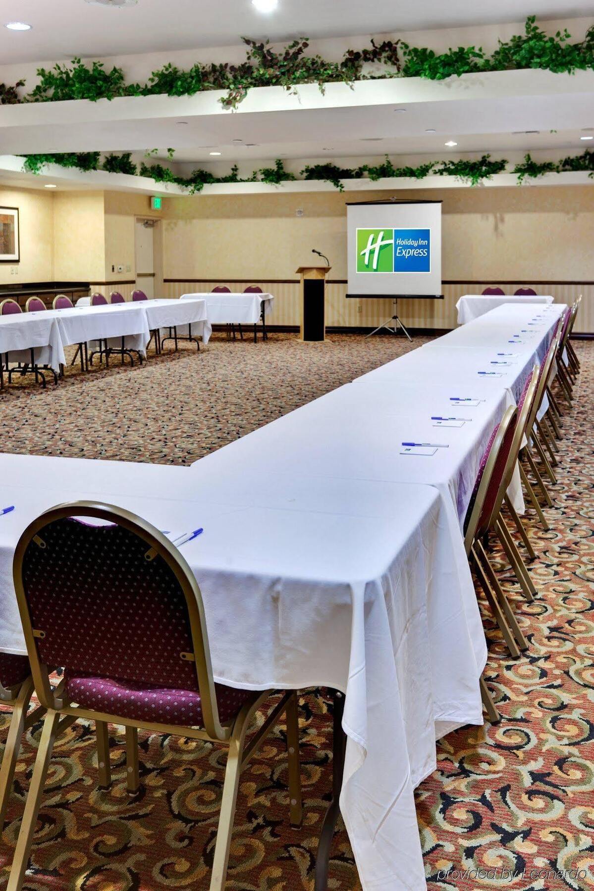Holiday Inn Express & Suites Beaumont - Oak Valley By Ihg Exterior foto